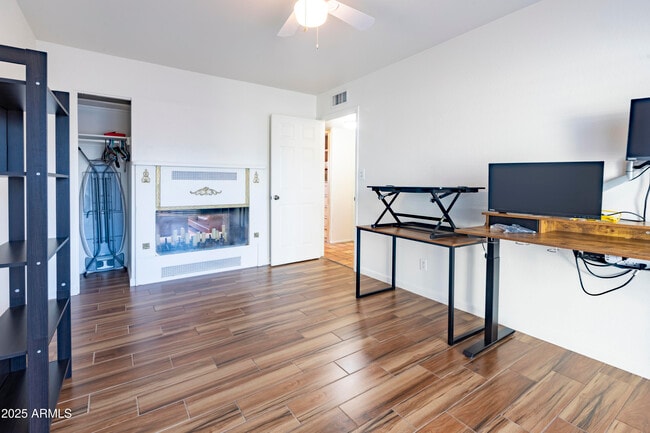 Building Photo - 922 W Mission Ln