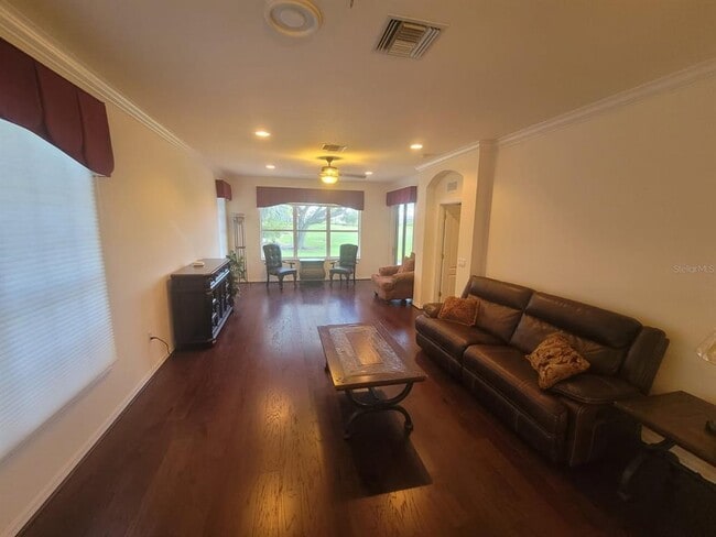 Building Photo - 4665 Whispering Oaks Dr