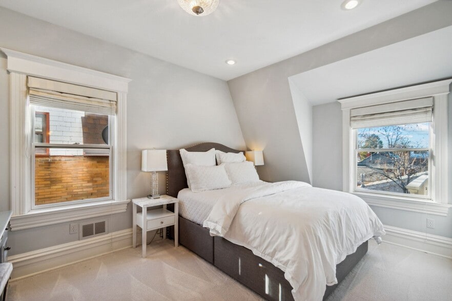 Building Photo - 935 S Pennsylvania St