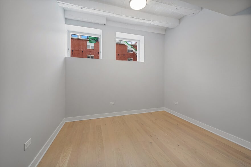 Building Photo - 4637 N Ashland Ave