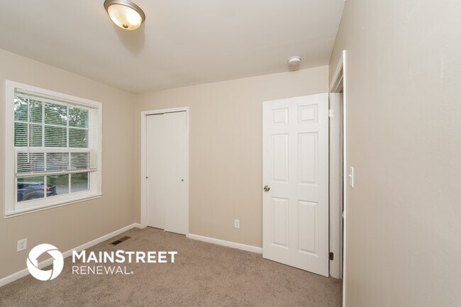 Building Photo - 5240 Jean Dr