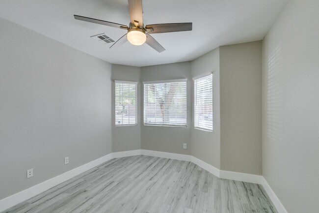 Building Photo - Completely upgraded 3 bedroom home in Macd...