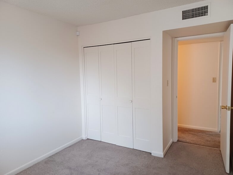 Building Photo - 558 S Allred Dr