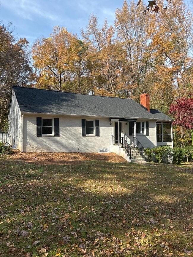 Building Photo - 1042 Peck Rd