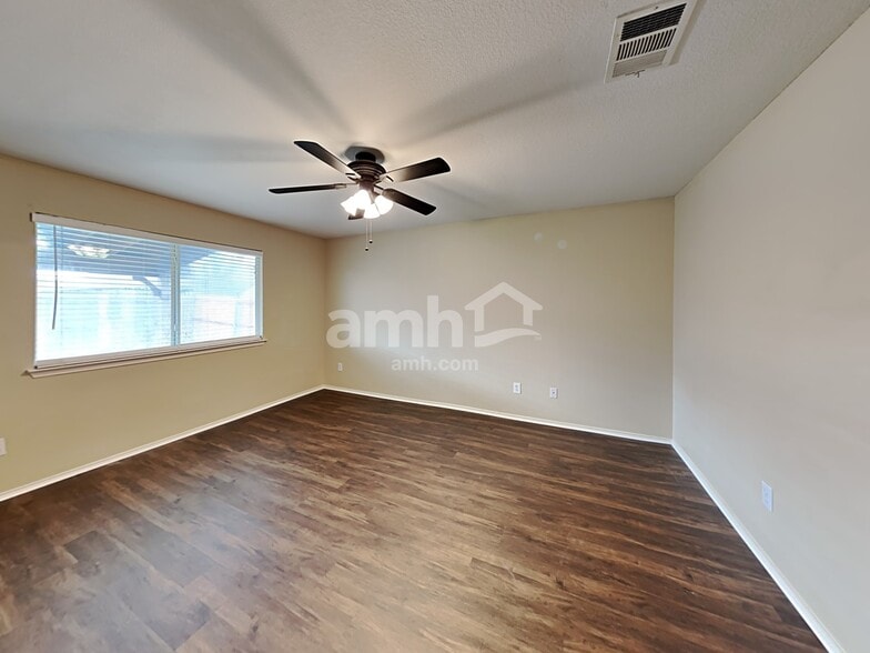 Building Photo - 1617 Kelly Ln