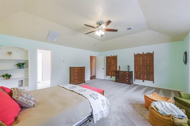 Building Photo - 501 Pine Bluff Dr