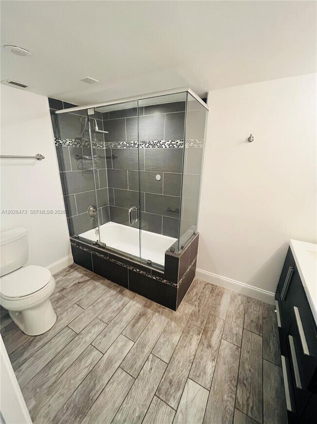 Building Photo - 2655 Collins Ave