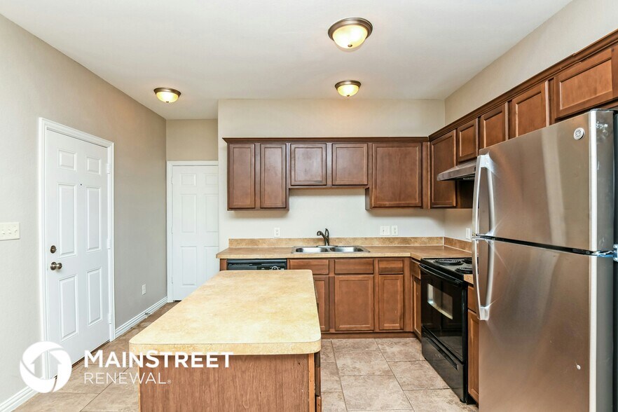 Building Photo - 8100 Raleigh Dr