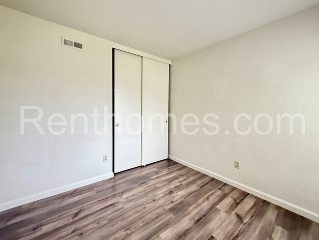 Building Photo - 8575 Keystone Ct