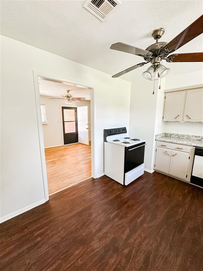Building Photo - 406 NW 56th St