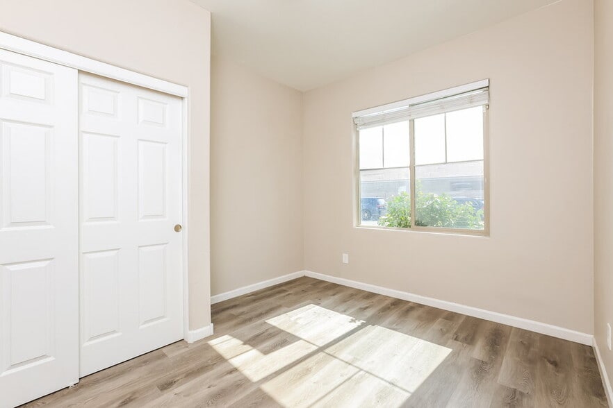 Building Photo - 4216 S 82nd Ln