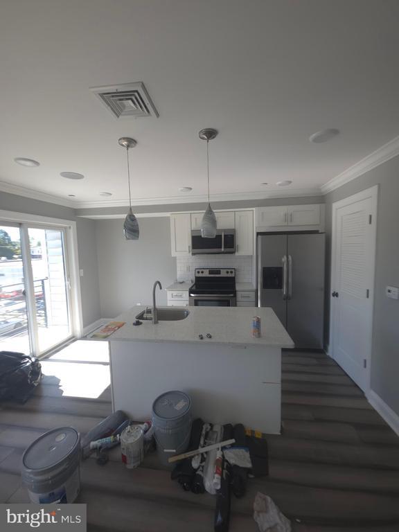 Building Photo - 3410 W Commissioner St