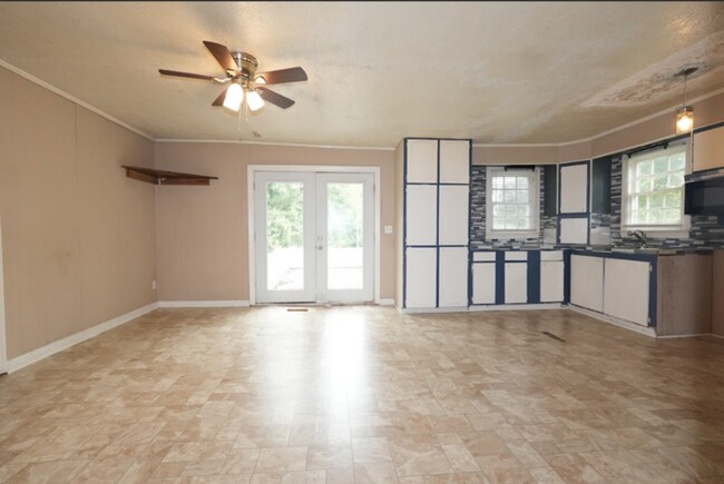 Building Photo - A charming house in Jewitt!
