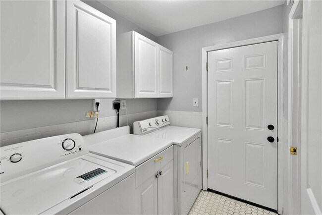 Building Photo - 1857 Fern Creek Ln NE