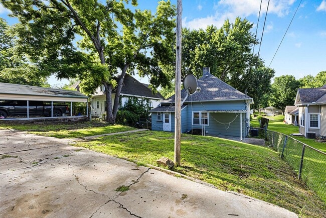 Building Photo - Remodeled 2-Bedroom Home in Saint Joseph with Off-Street Alley Parking