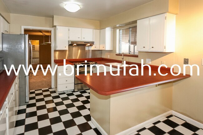 Building Photo - 4717 Naniloa Dr