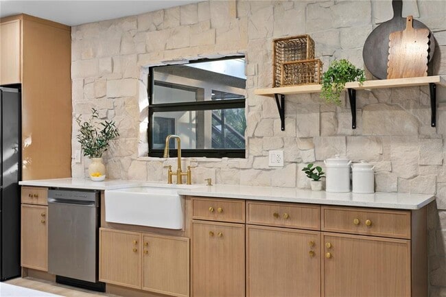 Building Photo - 4504 W Lamb Ave