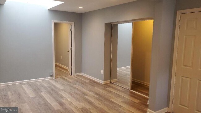 Building Photo - 29 E Hinckley Ave