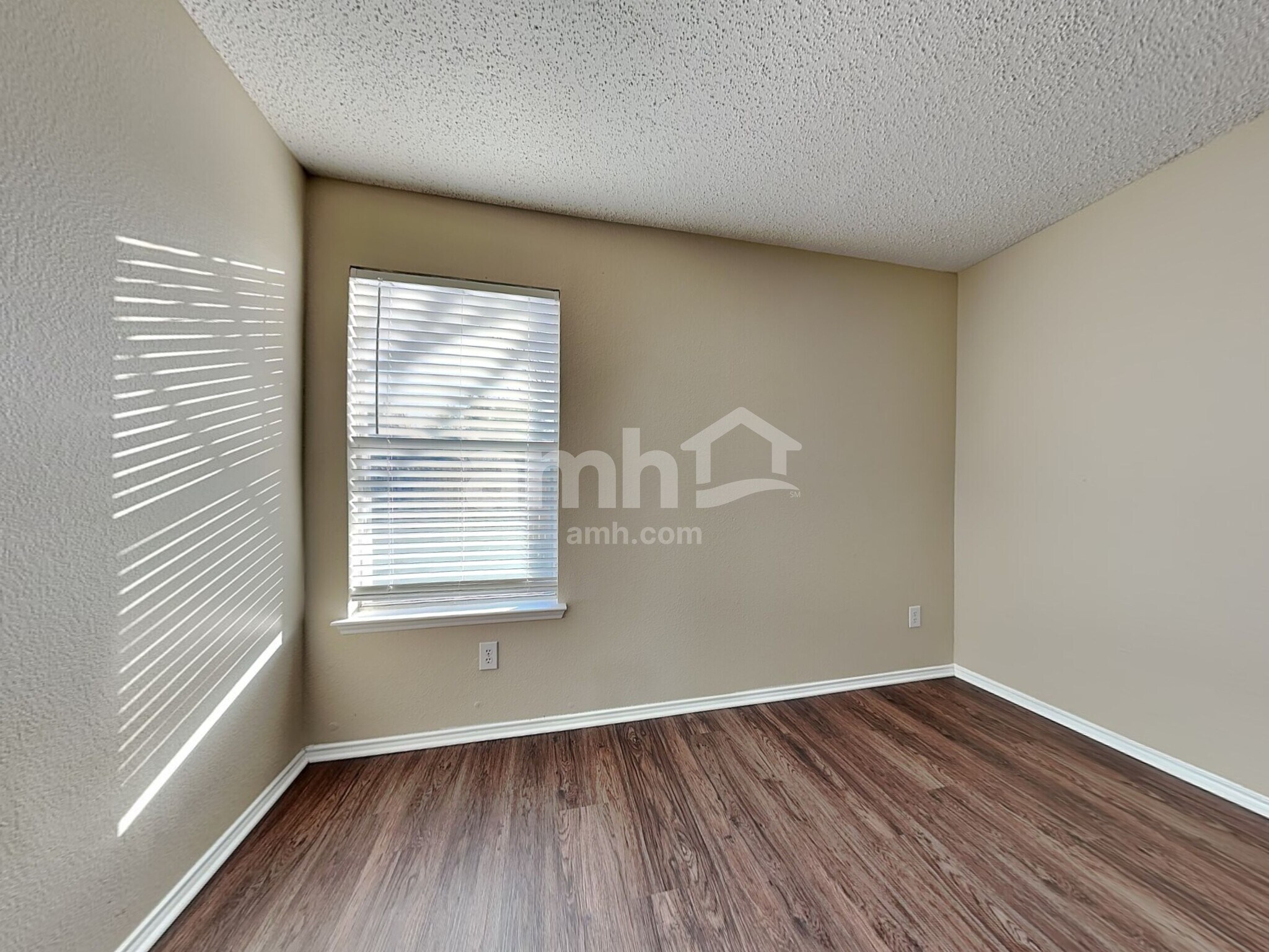 Building Photo - 2012 Cone Flower Dr