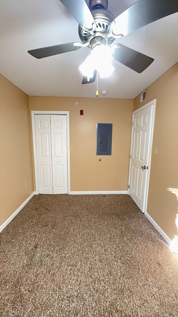 Building Photo - Laurel Station 3bed/2bath for $2550/month (entire unit)! Monthly rent includes TWO assigned parki...