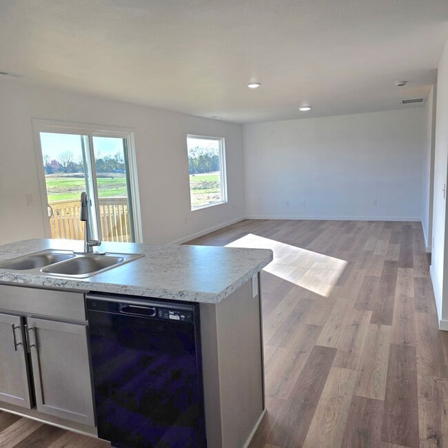 Building Photo - Brand New 4 Bedroom Home