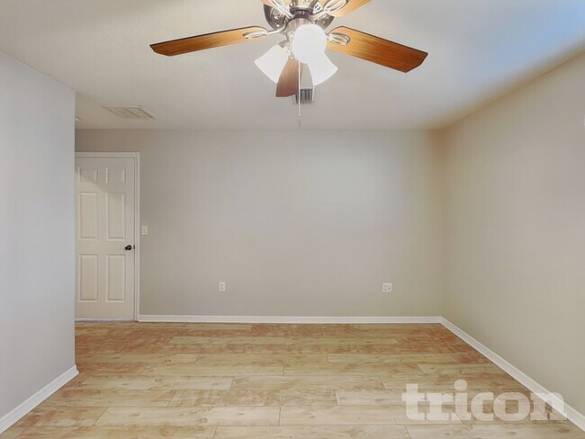 Building Photo - 2707 95th St E