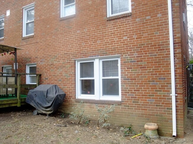 Building Photo - 8405 Greenwood Ave