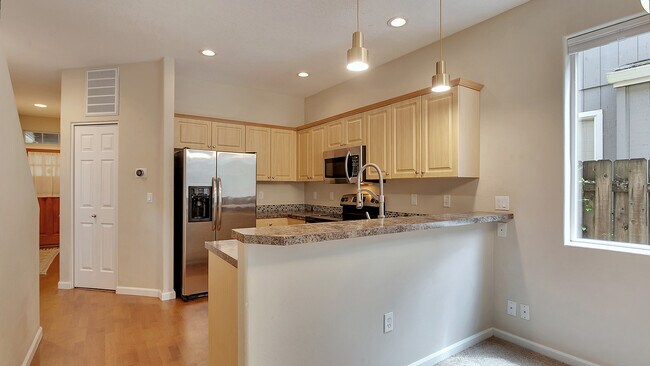 Building Photo - 9817 N Clarendon Ave