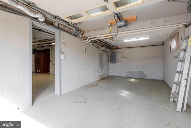 Building Photo - 871 Highland Ave