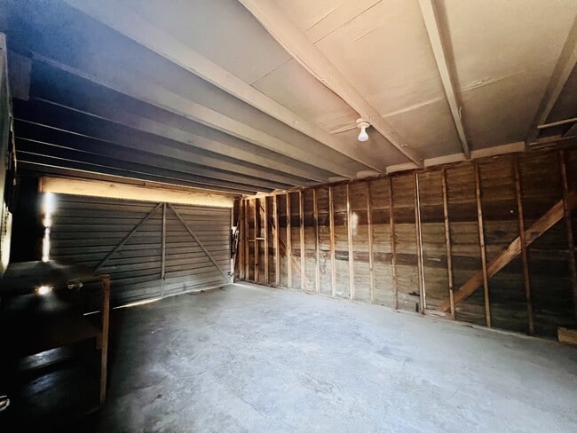 Building Photo - 3108 W Walnut Ave