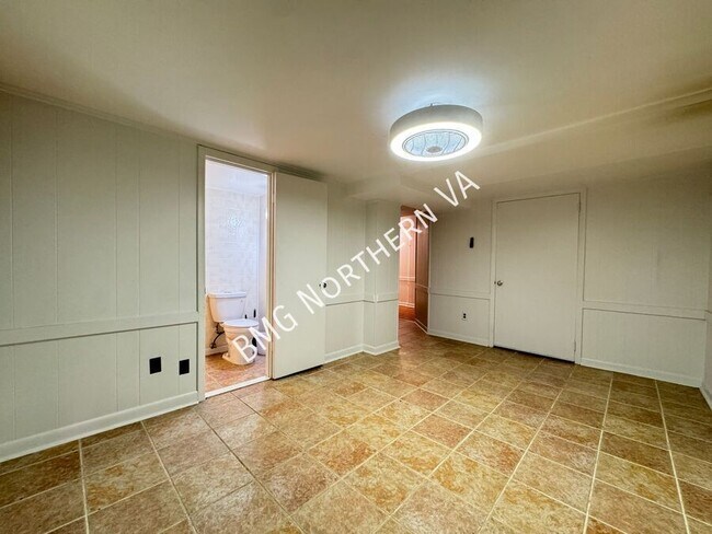 Building Photo - 6600 Braddock Rd