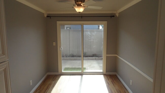 Building Photo - Nicely Updated 1 Bedroom 1 Bathroom, Coco ...
