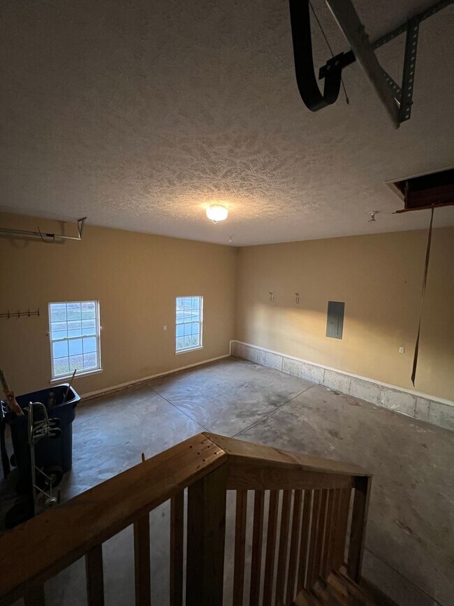 Building Photo - Great location in Nixa 3 bedroom 2 full bathrooms