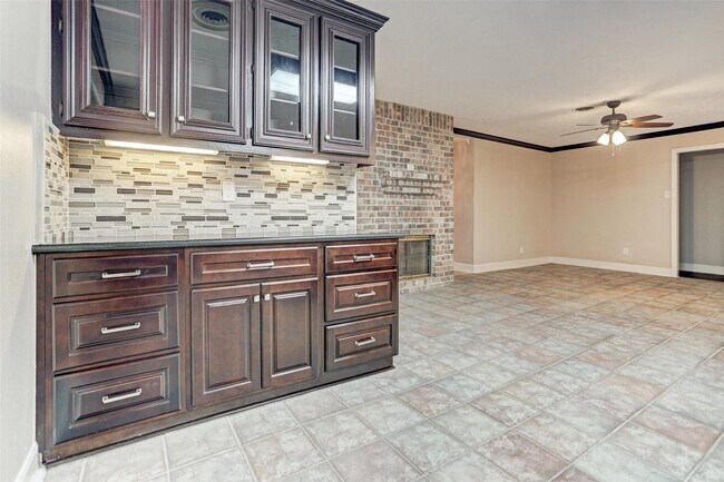 Building Photo - 4315 Woodvalley Dr