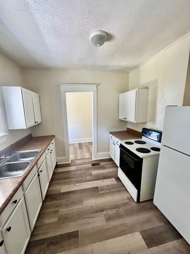 Building Photo - 211 S Cornelia Ave