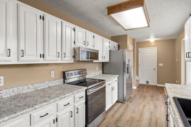 Building Photo - 709 Sandburg Pl