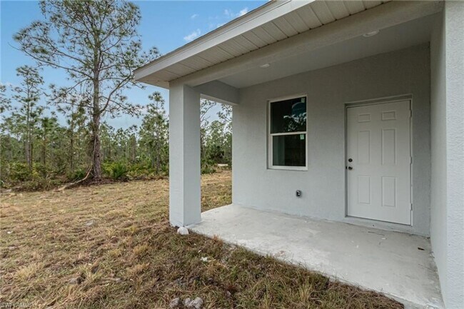 Building Photo - MOVE IN READY-3/2/1-PUNTA GORDA, FL