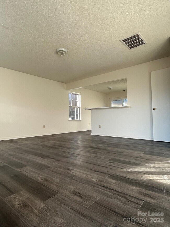 Building Photo - 2893 Signal Ct SW