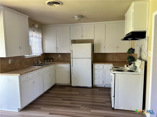 Building Photo - 1317 Zephyr Rd