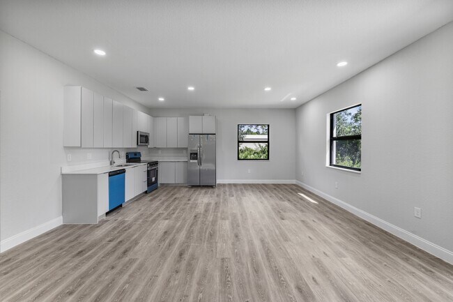 Building Photo - 1134 Sunrise Blvd
