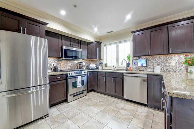 Building Photo - 1625 Paterson Plank Rd