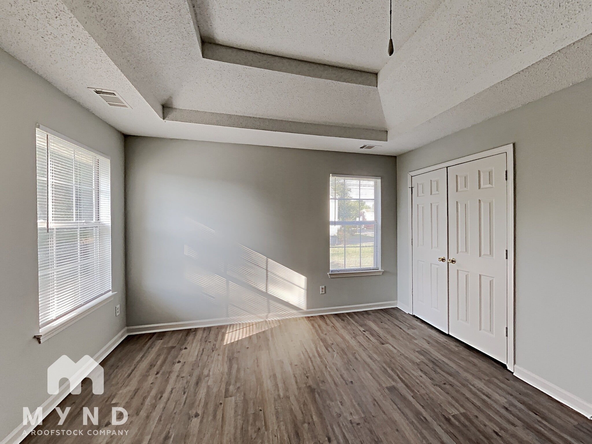 Building Photo - 1128 Village Oaks