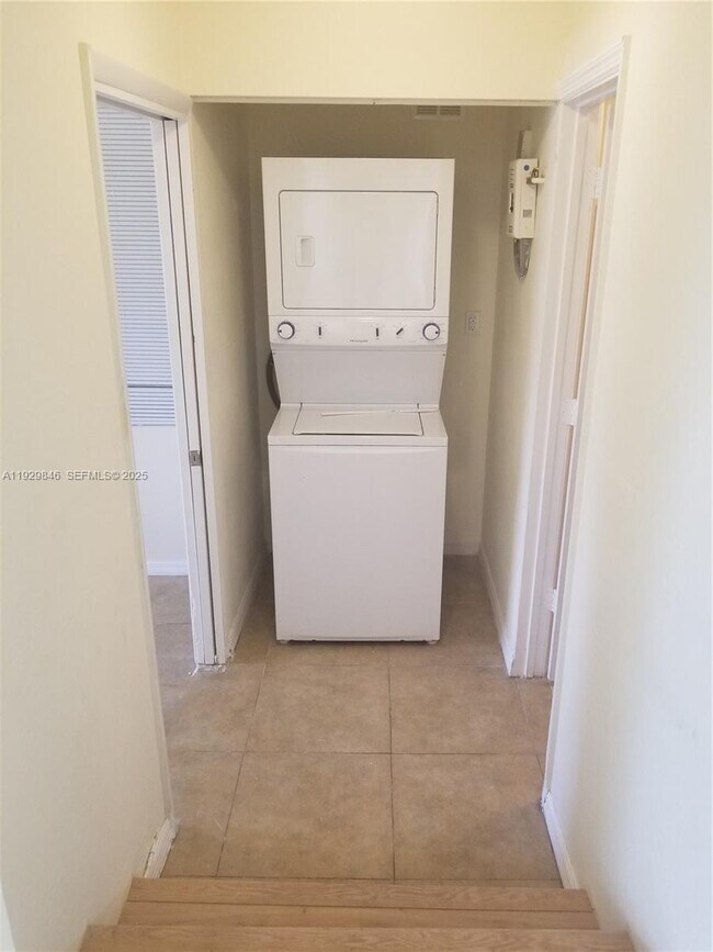 Building Photo - 1085 NW 133rd St