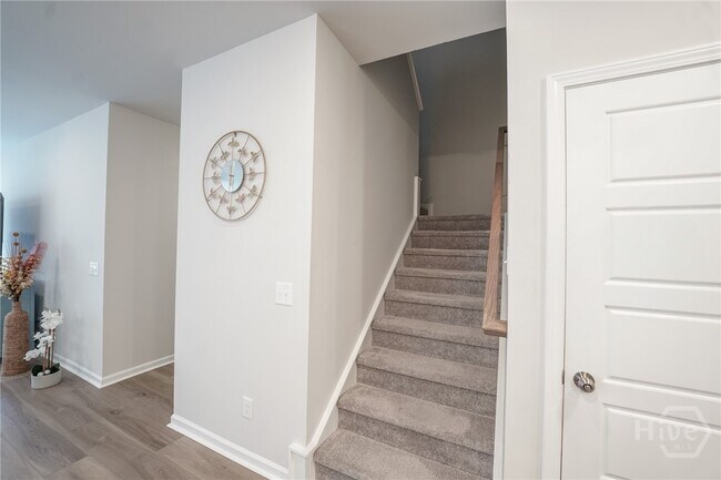 Building Photo - 109 Binscombe Ln