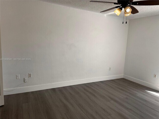 Building Photo - 7231 Miami Lakes Dr