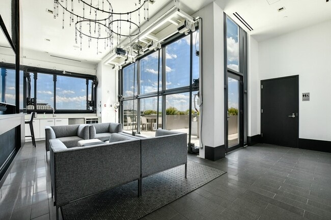 Building Photo - 40 Traveler St