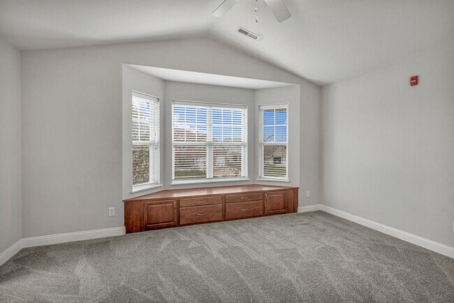 Building Photo - 4666 Sagewood Cir