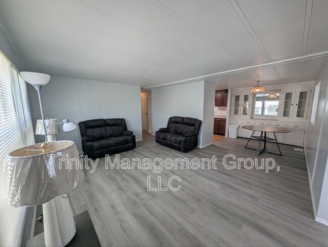 Building Photo - 207 Dolphin Dr N