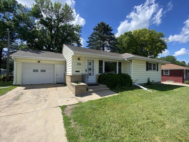 Primary Photo - 2215 15th Ave NW