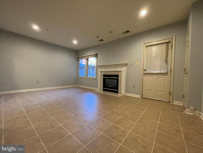 Building Photo - 10136 Treble Ct